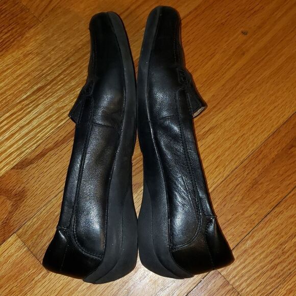 Naturalizer Black Leather Slip-On Flats - Picture 6 of 8